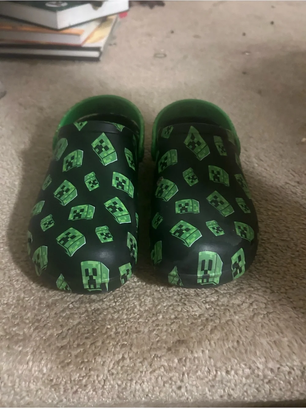 CROCS Kids Green Creeper Print Foam Clogs